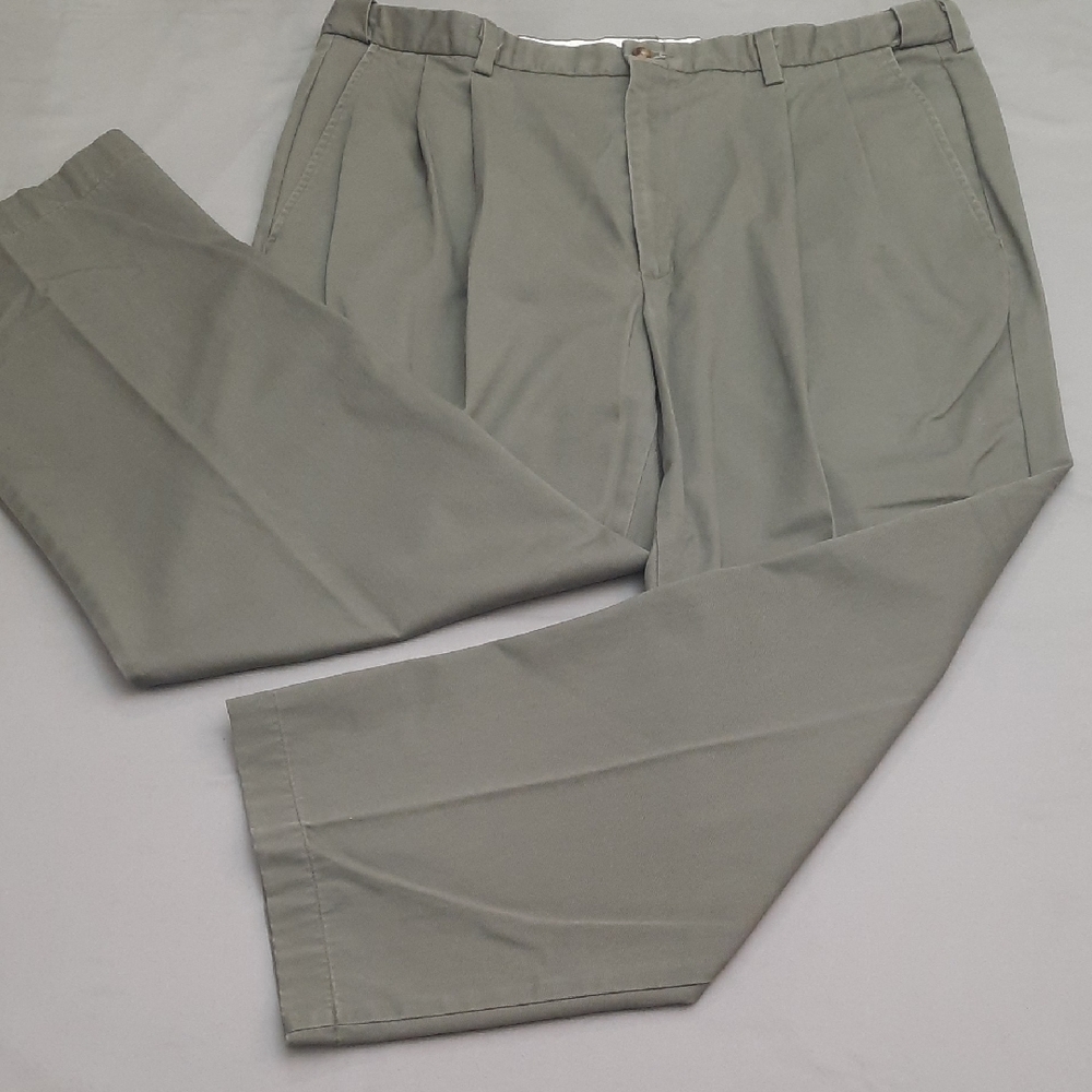 Haggar Men's Classic Khaki Chinos - Tag 38X29 - 37X26.75